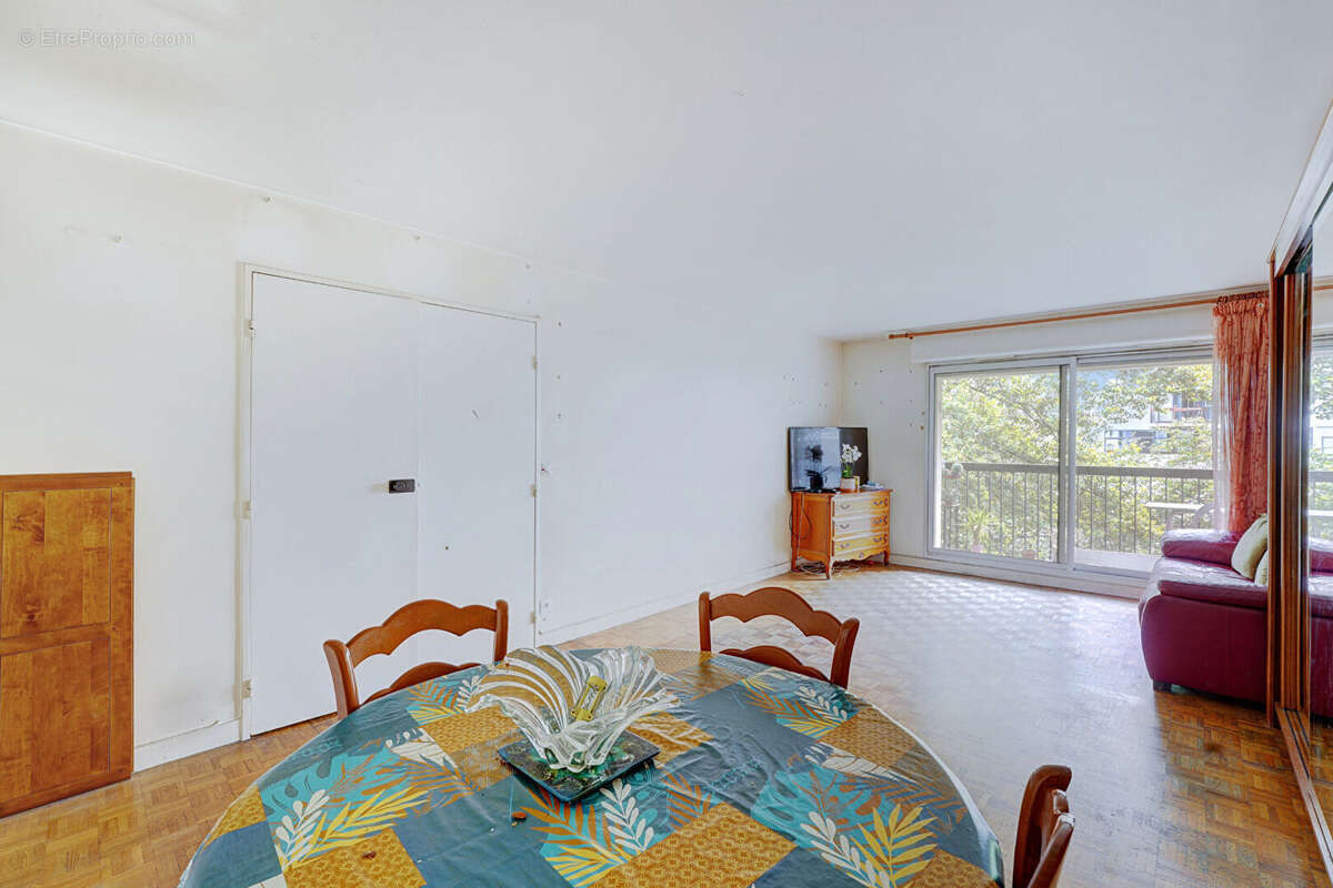 Appartement à PARIS-19E