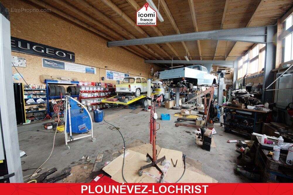 Commerce à PLOUNEVEZ-LOCHRIST