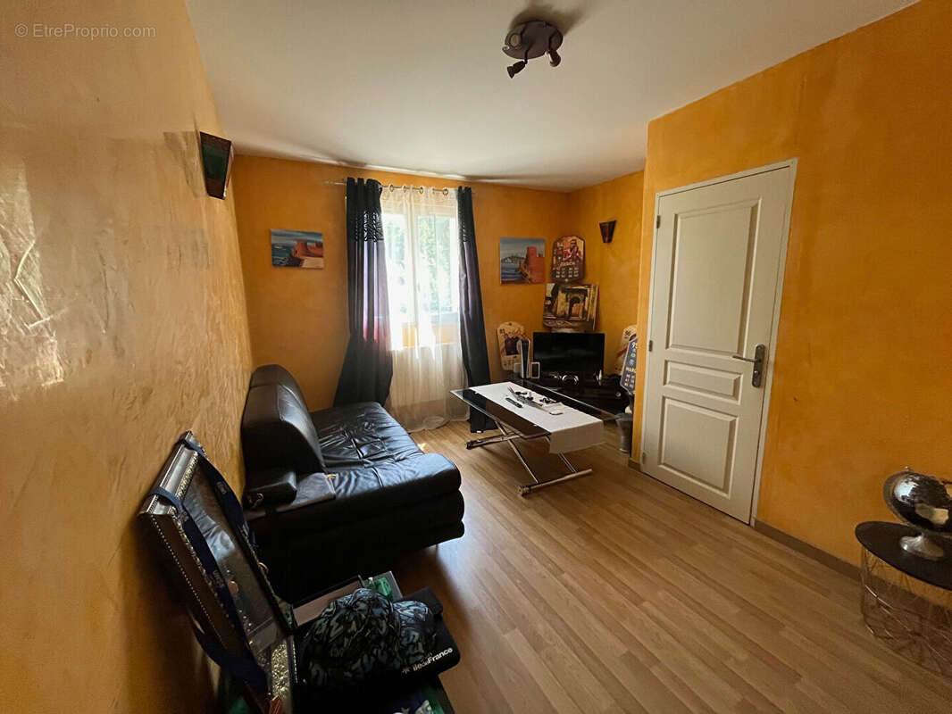 Maison à FOLLAINVILLE-DENNEMONT