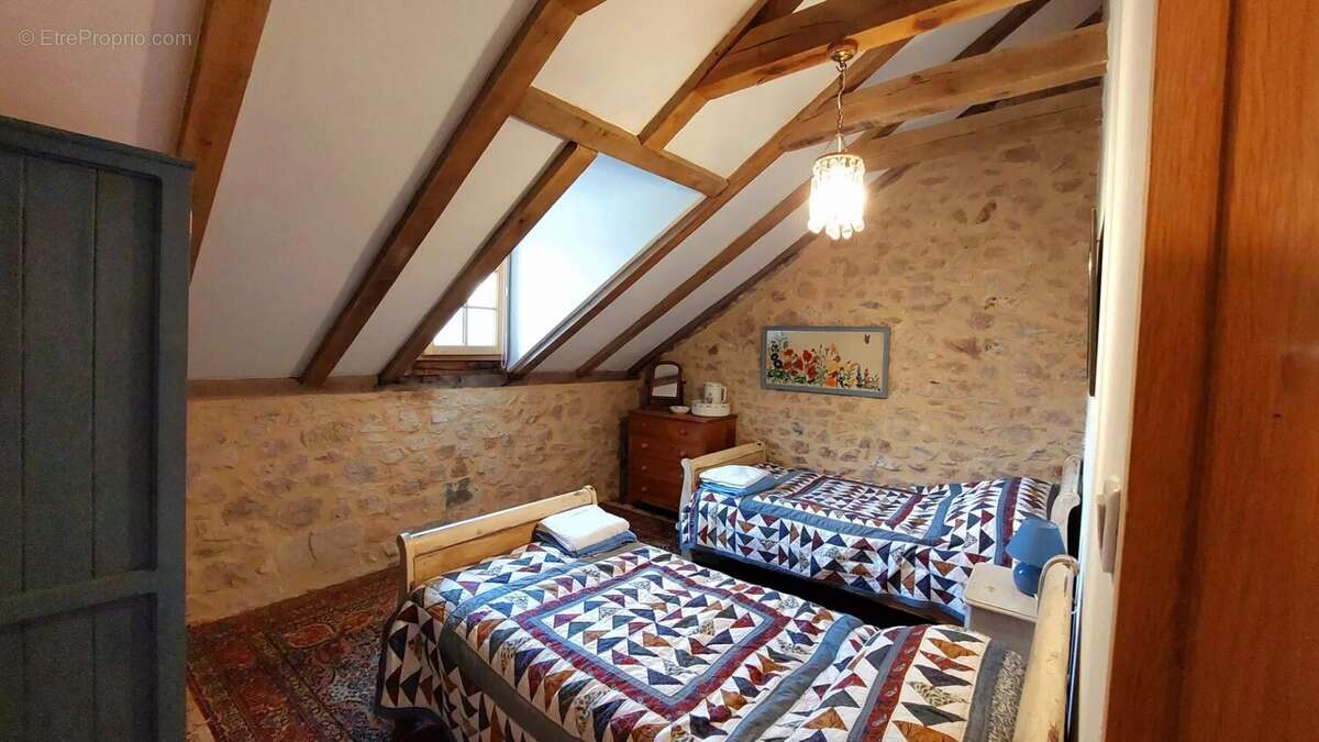 Lunac: Propriété de caractère avec trois habitations , piscine et vues panoramiques - photo 13