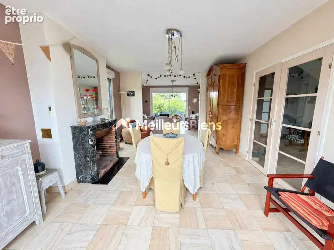 LAVAL – Pavillon de 141 m², 4 chambres, double garage et jardin sans vis-à-vis - photo 28