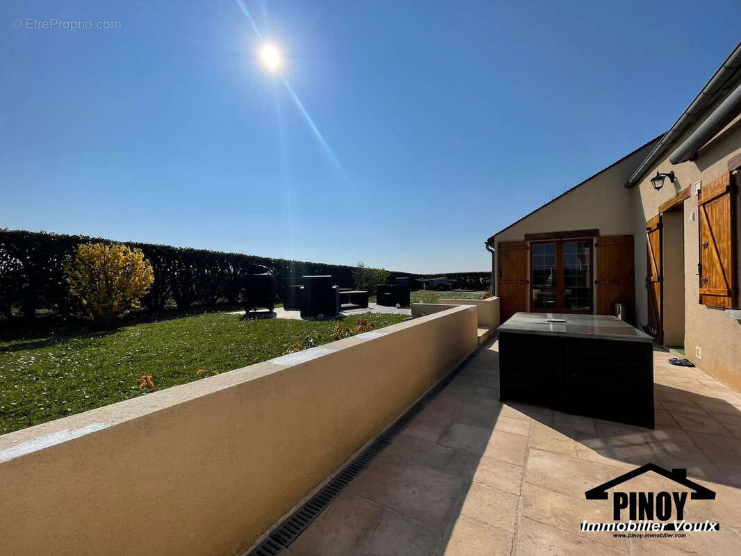 Maison à VILLETHIERRY