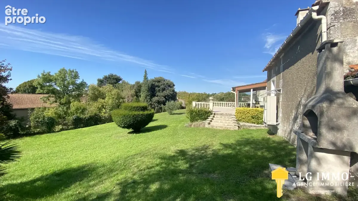 Propriété avec dépendance d'environ 285m2 près du pittoresque port de Chenac - photo 2