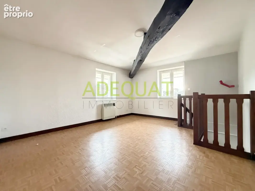 BOURGOIN JALLIEU 'RUE PIETONNE', appartement de type 2 en duplex… - photo 9