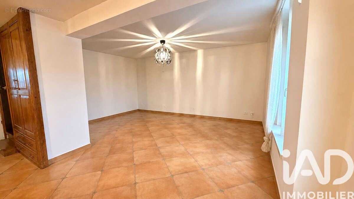 Maison 152 m² à Chalautre-La-Grande  - photo 4