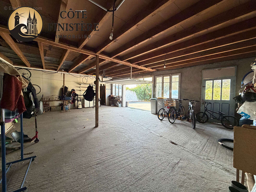 Une maison de caractère aux volumes exceptionnels au coeur de Treffiagat ! - photo 5