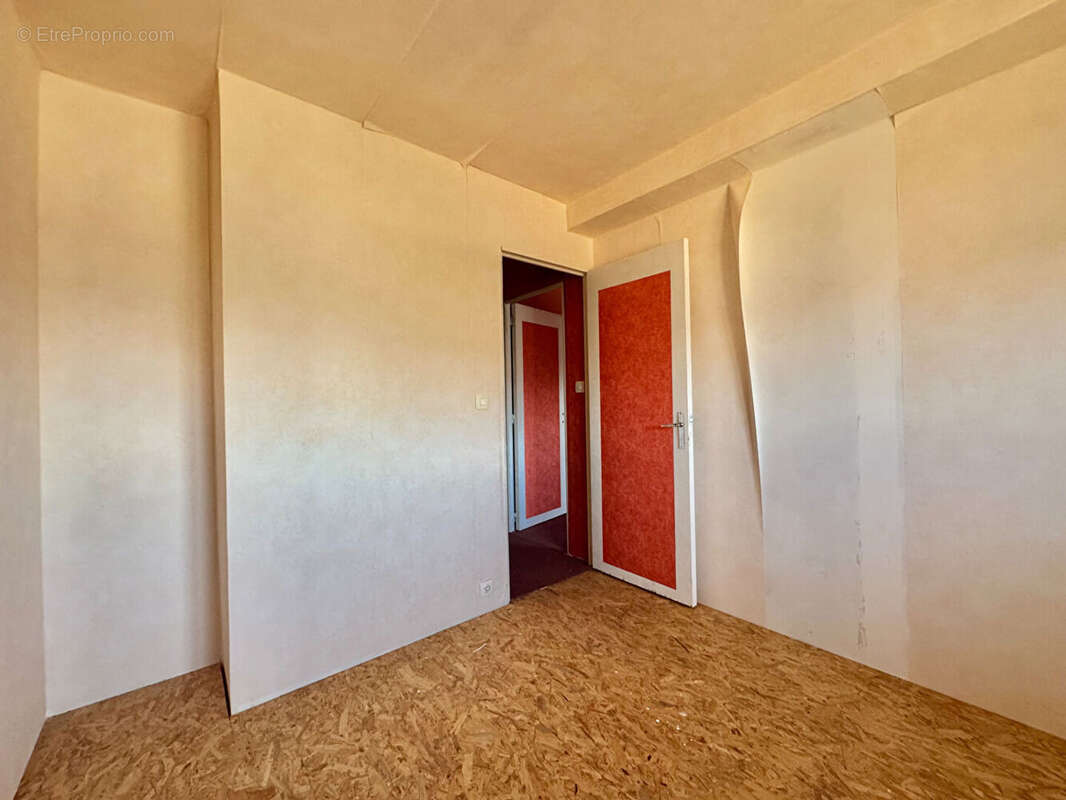 À VENDRE - Maison composée de deux logements indépendants avec terrain de 1300m2 environ - photo 17