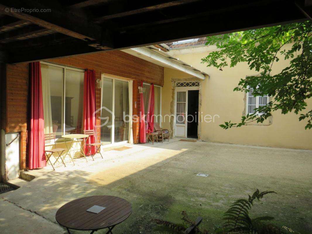 Maison de maître au centre de Garlin avec Patio - photo 4