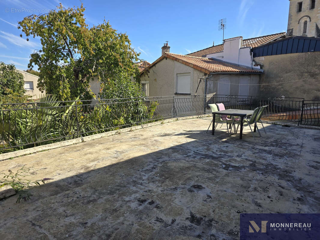 Appartement à BARBEZIEUX-SAINT-HILAIRE