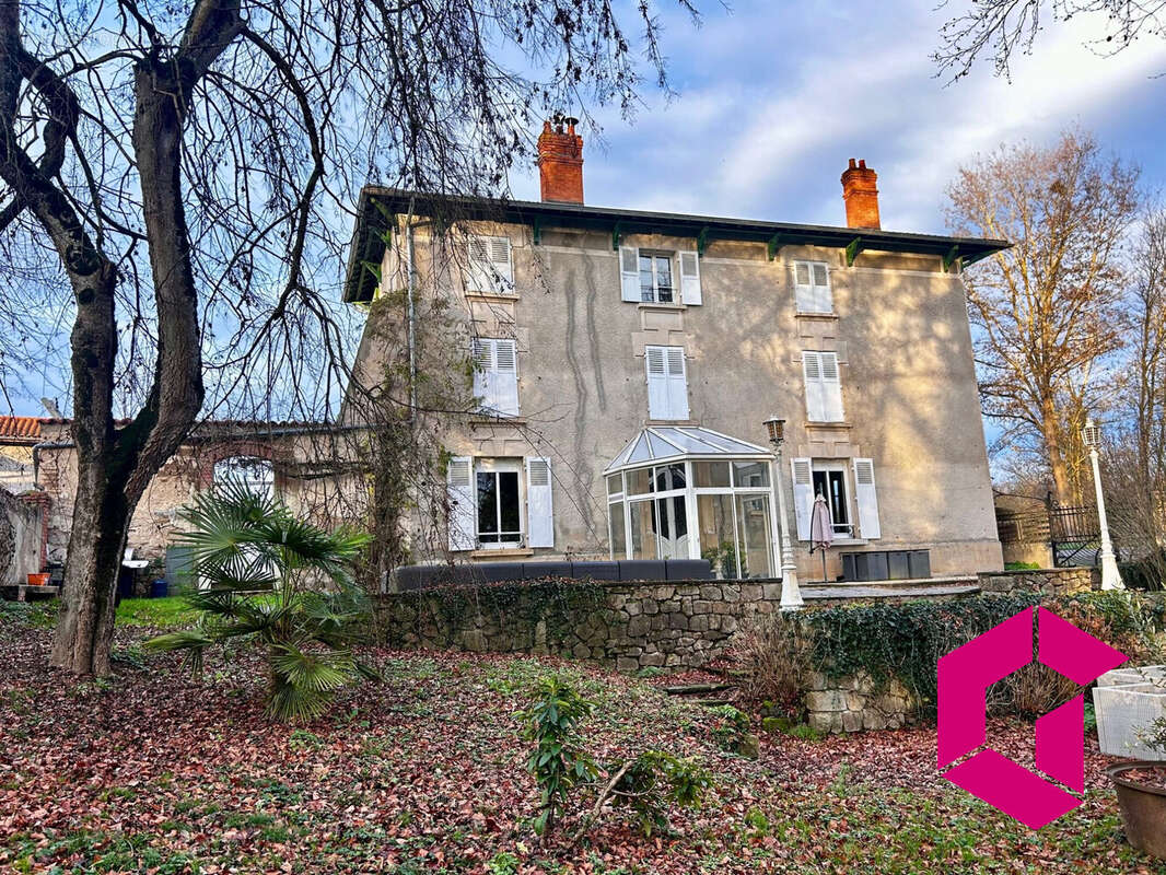 Maison à NERONDE-SUR-DORE