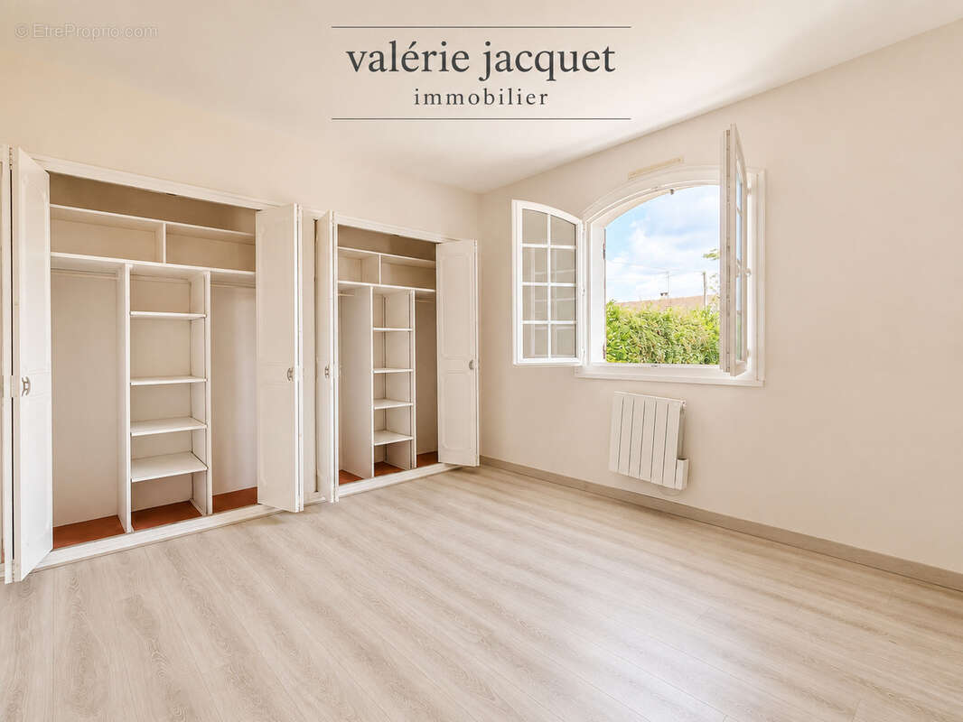 Maison familiale de 4 chambres avec vie de plain-pied   3 150 m2 de terrain   À 5 minutes à pied du centre-vil - photo 10