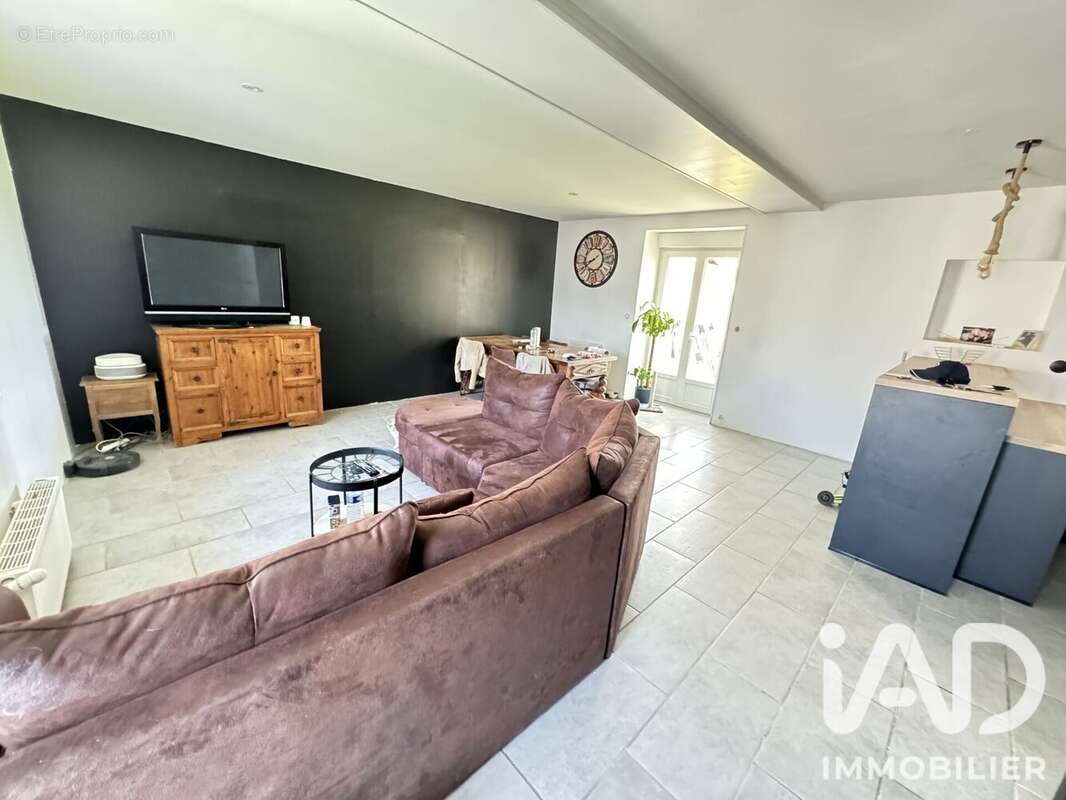 Maison 96 m² à Saint-Martin-Du-Boschet  - photo 2