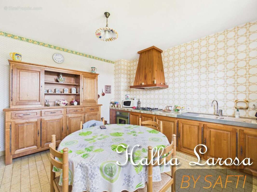 Maison 130 m² à Thollet  - photo 6