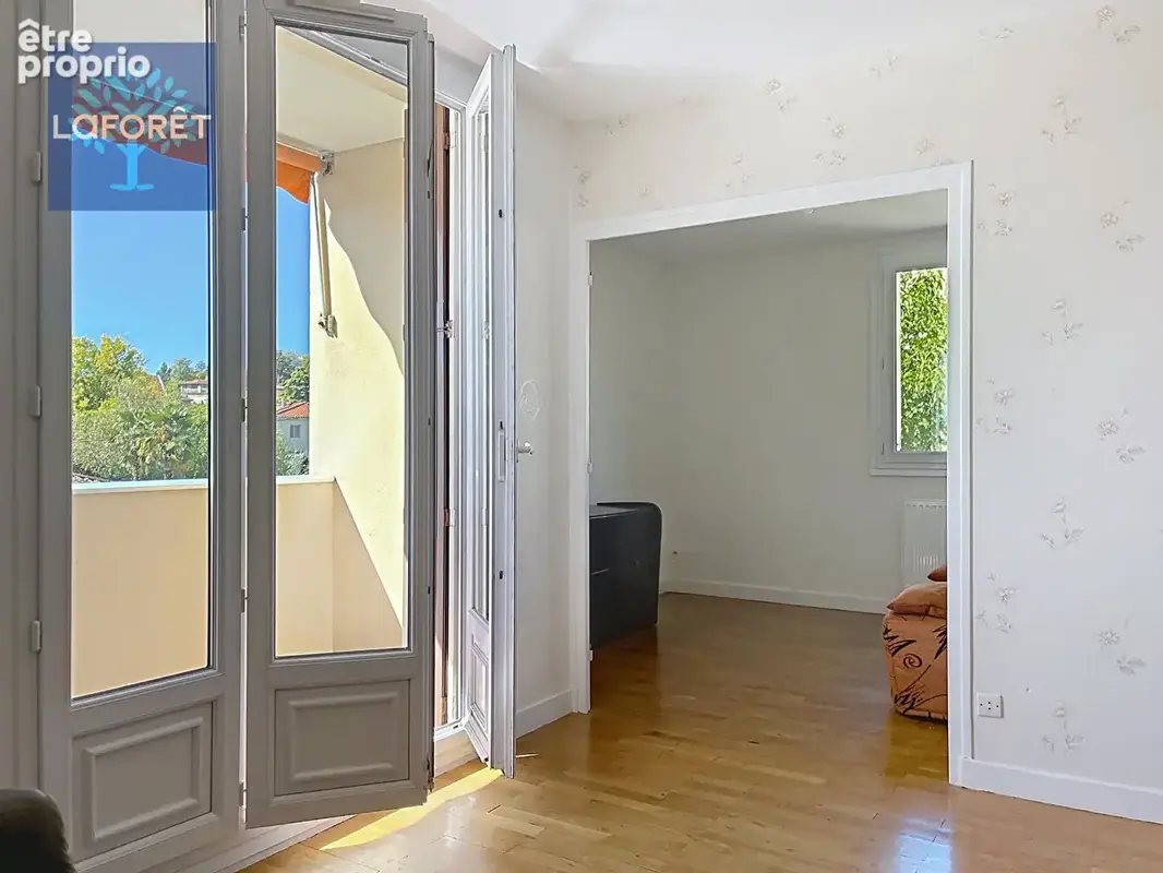 Appartement Saint Genis Laval 4 pièce(s) 65.7 m2 - photo 2