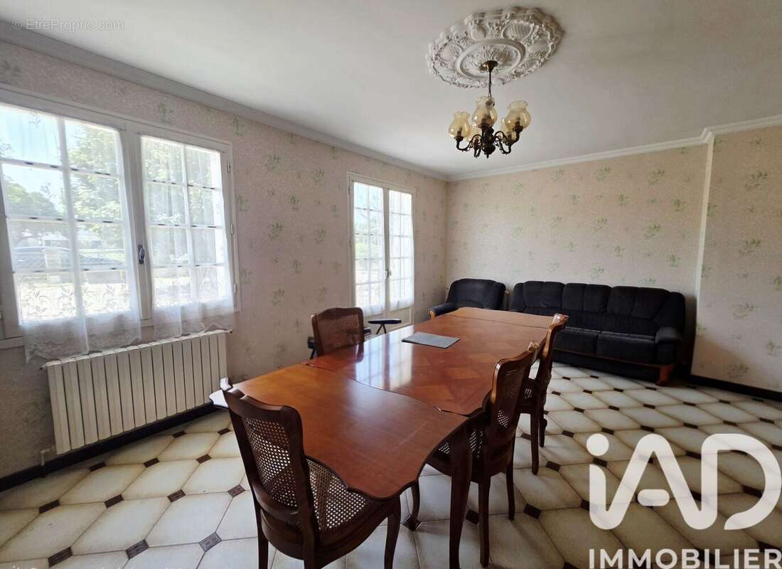 Maison 121 m² à Aigre  - photo 7