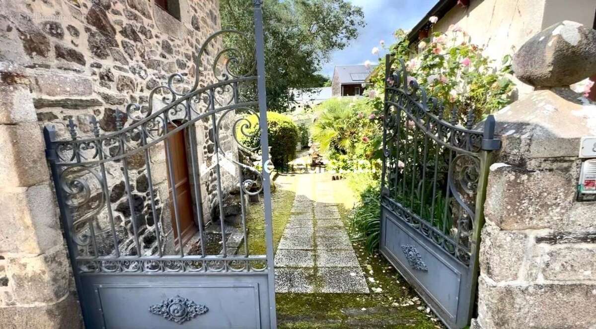 Maison à JUGON-LES-LACS