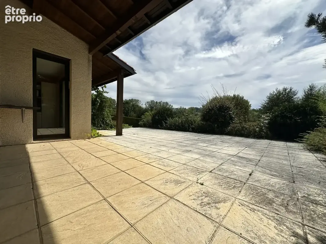 Agréable maison idéalement située à deux pas du Bourg d'Arpajon sur Cère. - photo 8