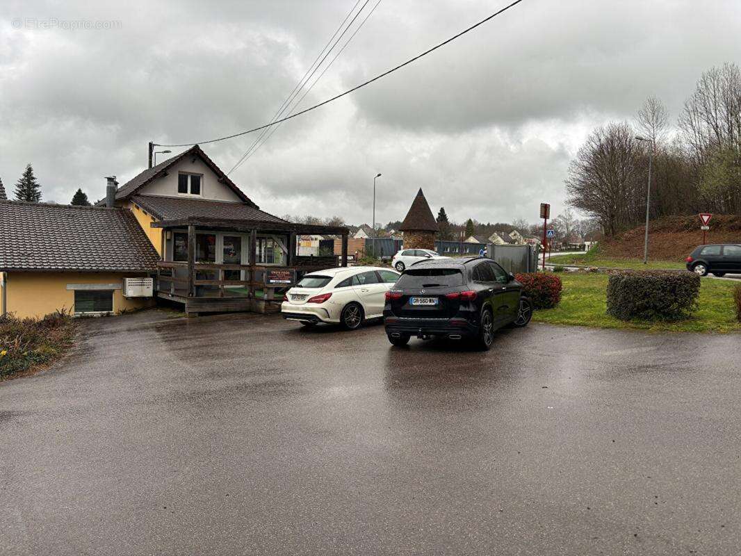 Commerce à SAINT-YRIEIX-LA-PERCHE
