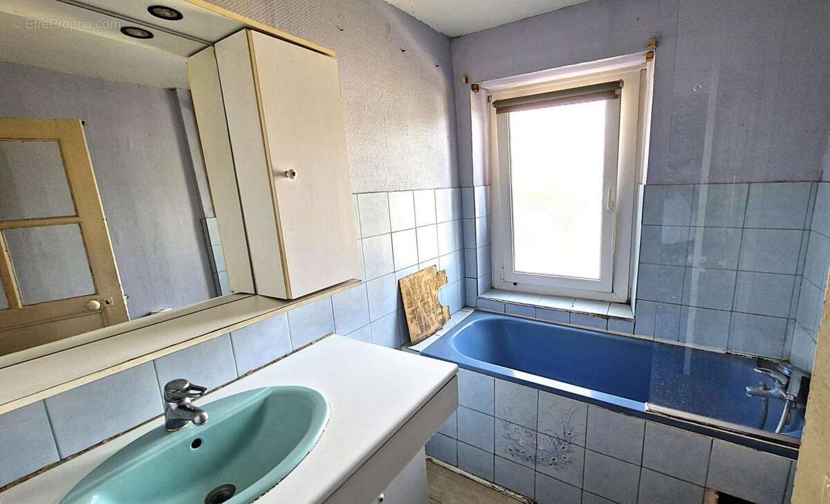 Maison de bourg en pierre avec jardin intime et stationnemen - photo 6