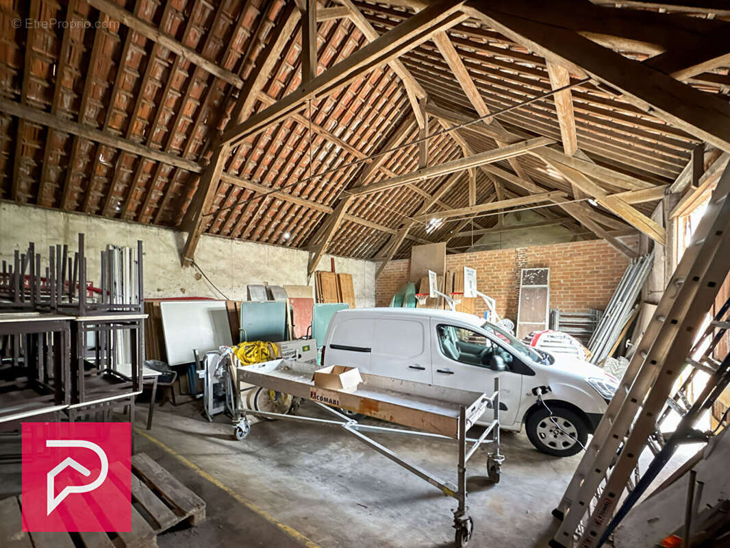 BERNAY, en ville, bâtiment de 300 m² - photo 4