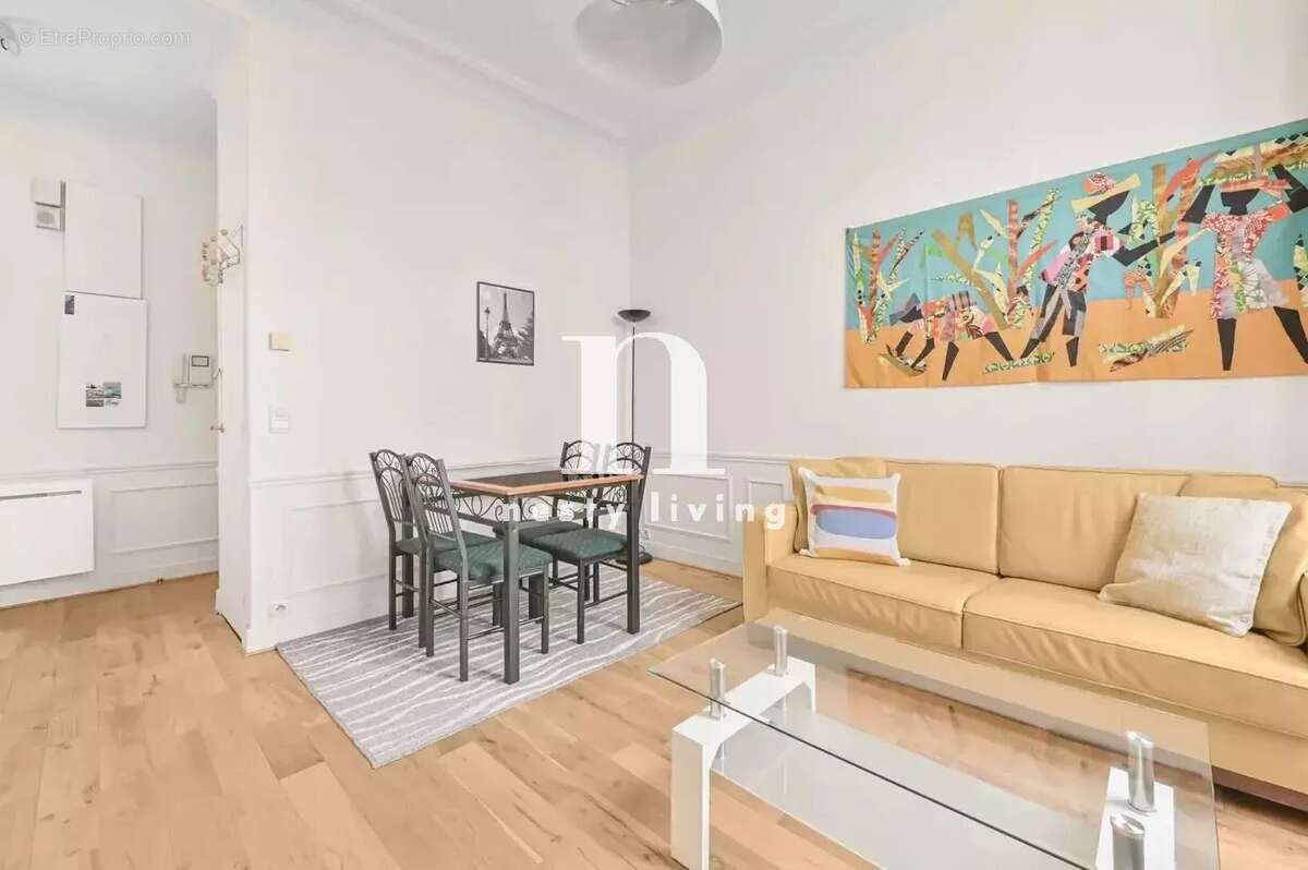 Appartement à PARIS-8E