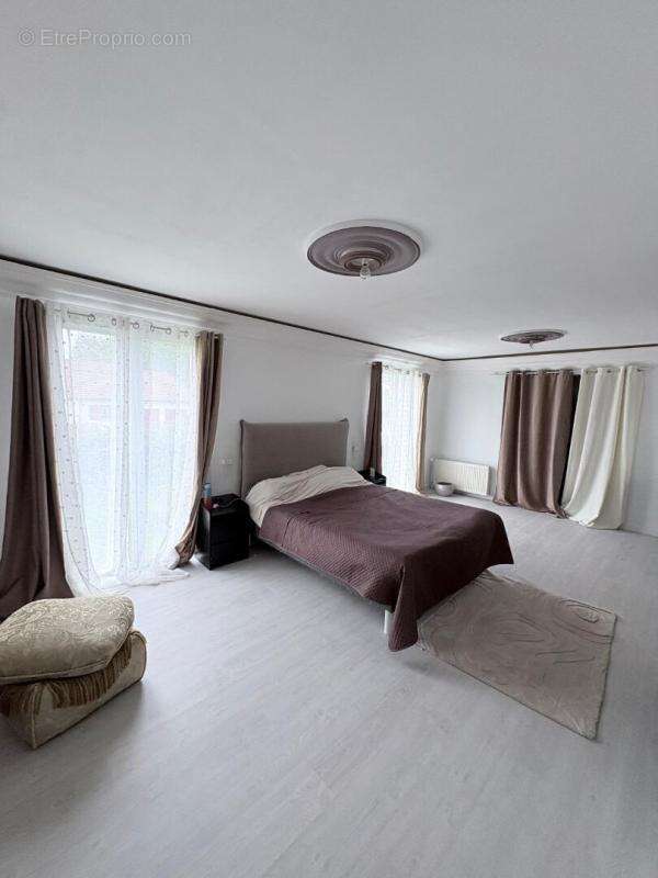 Volumes, luminosité et cadre privilégié pour cette belle maison familiale - photo 6