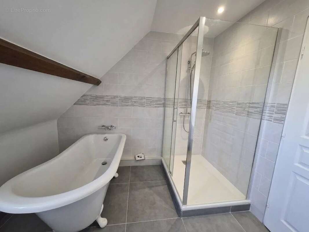 Superbe maison individuelle de 4 chambres, à proximité du centre du village. - photo 5