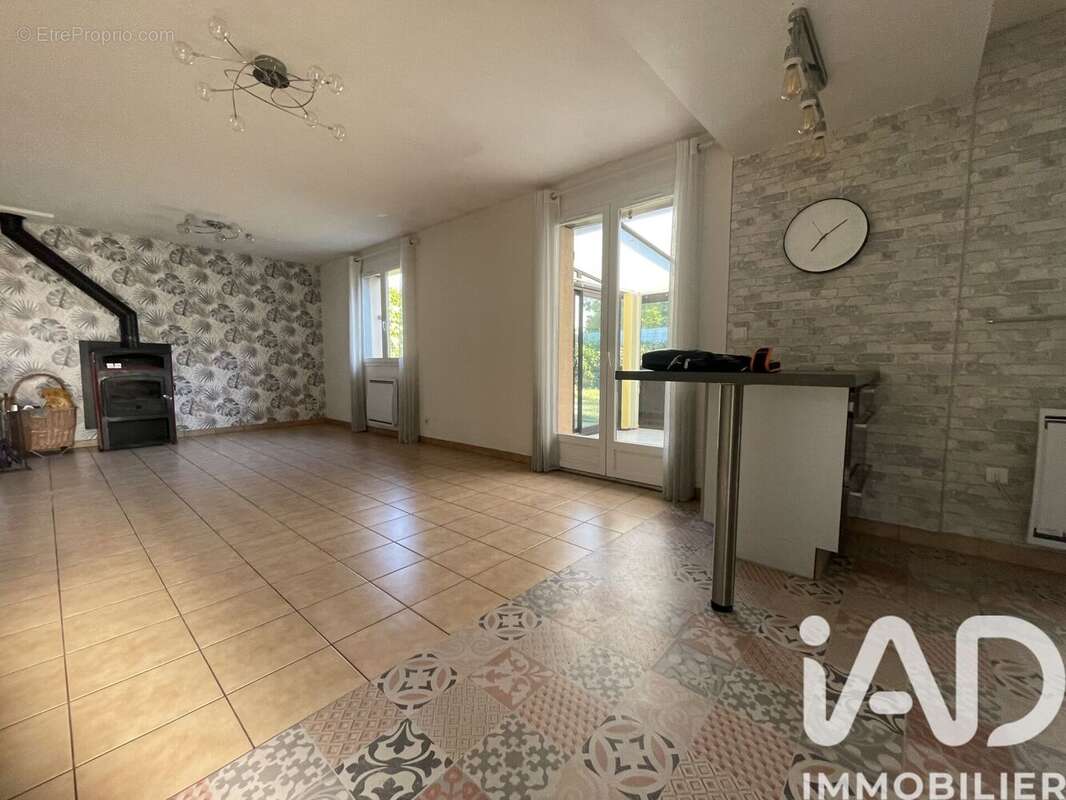 Photo 3 - Maison à MAINVILLIERS