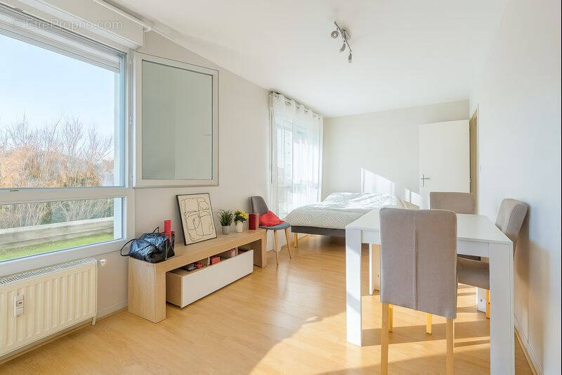 Appartement à CHARENTON-LE-PONT