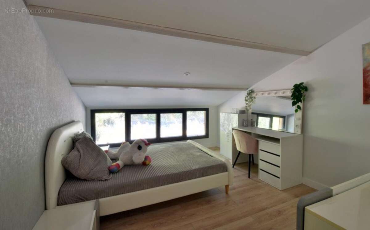 Exclusivité - maison atypique rénovée – 5 chambres – sous-sol complet – environnement privilégié - photo 9