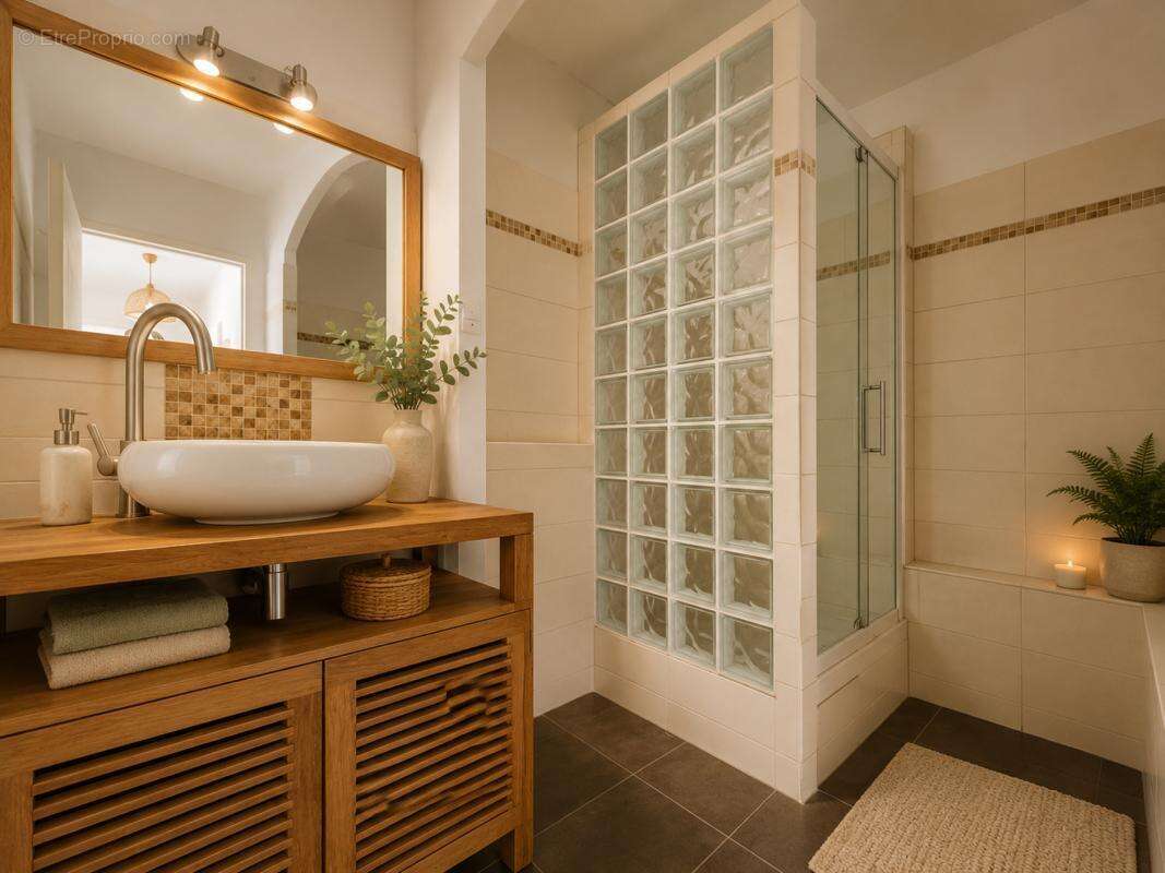 Appartement à VALLAURIS