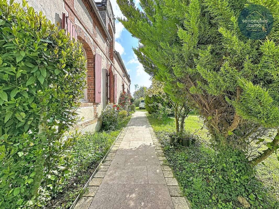Maison à FAVIERES