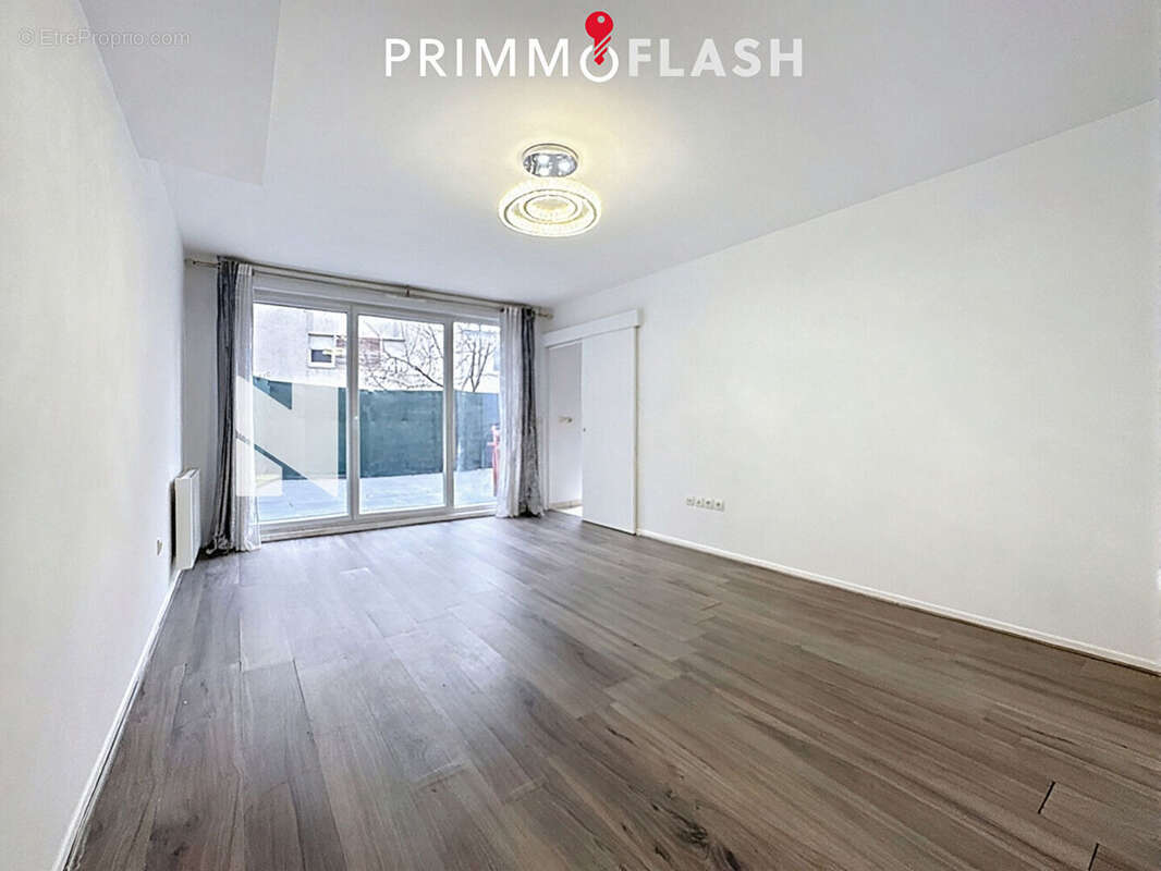 La Courneuve - Superbe 3 pièces de 62,45 m² + 2 grandes terrasses privatives (43,50 m²) + parking - photo 3