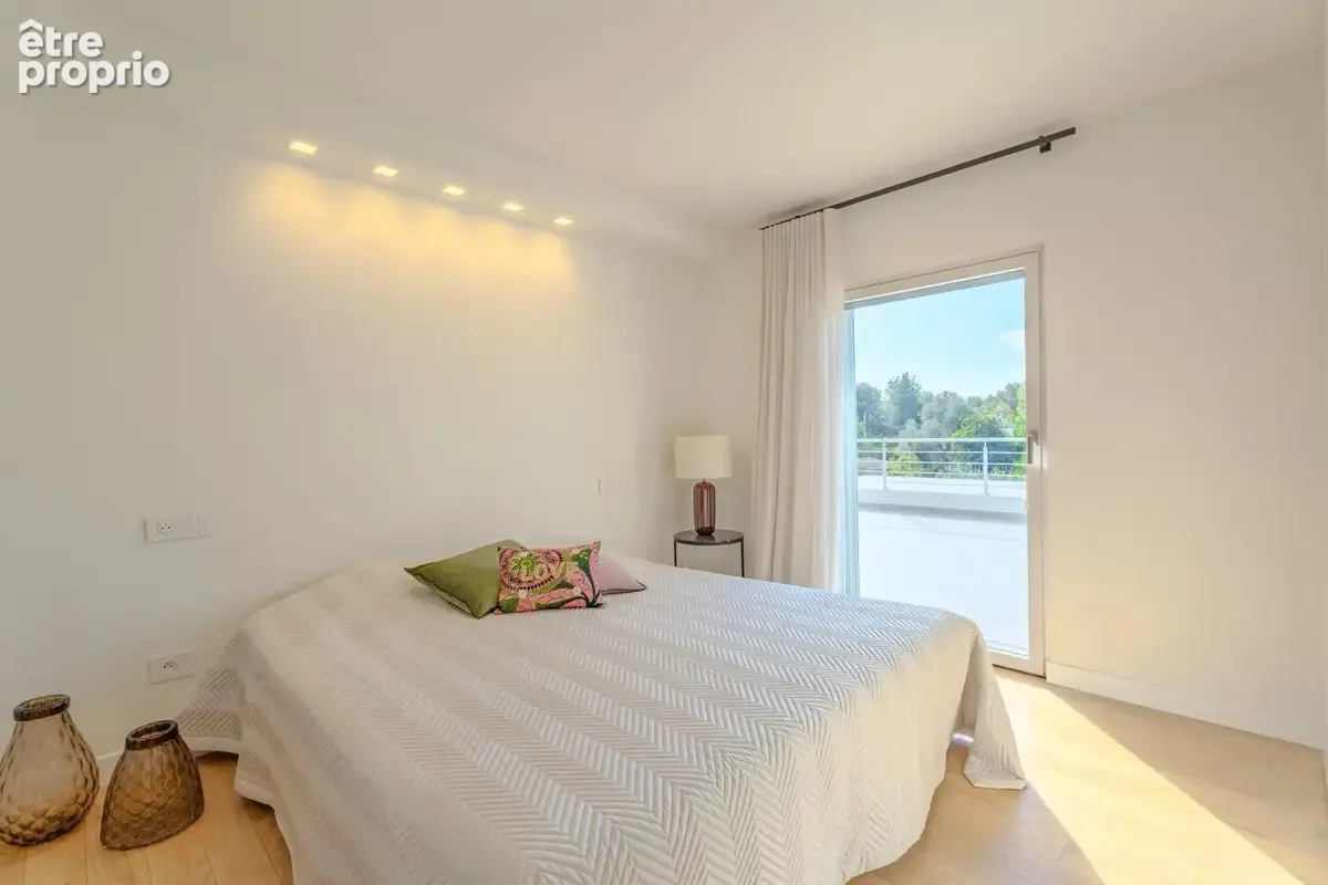 Villa contemporaine rénovée, terrain plat et piscine - photo 12