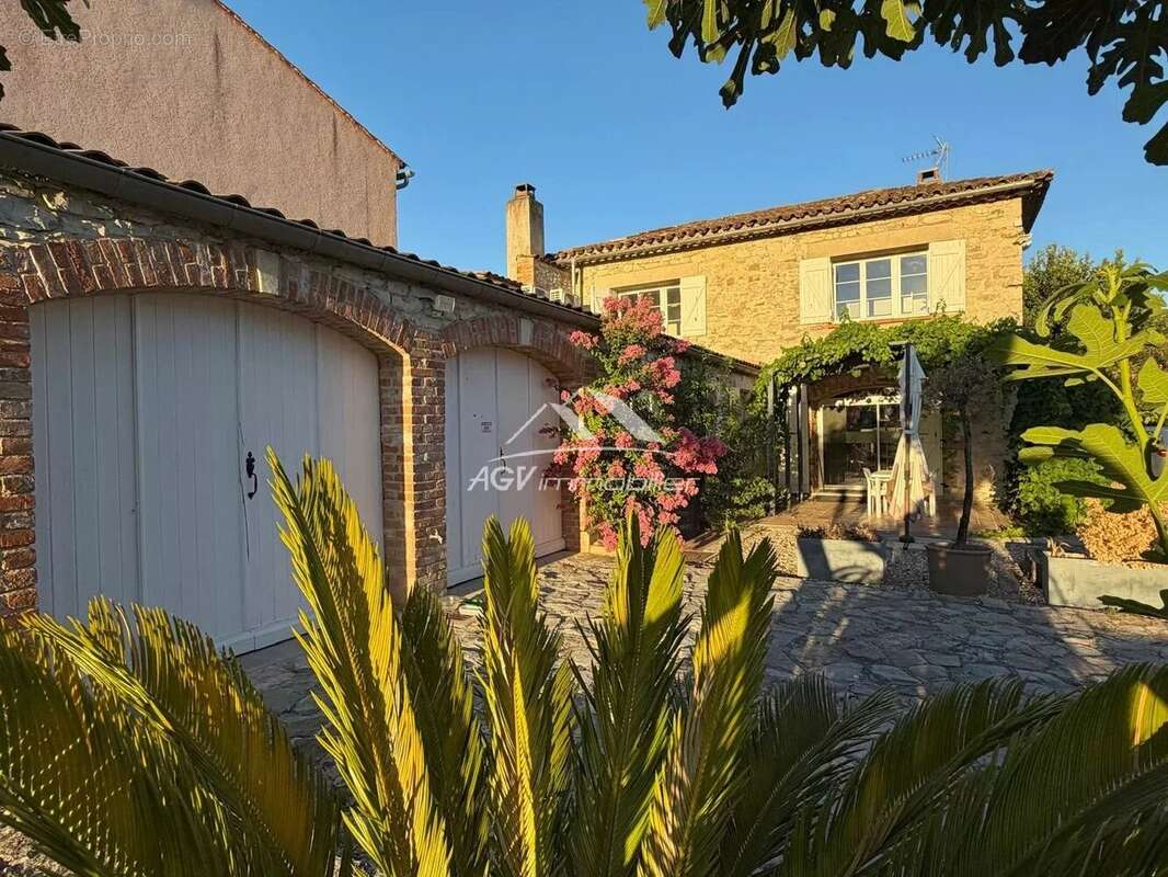 Mas de 220 m² – 6 chambres – Terrain de 1 722 m² – Piscine chauffée - photo 18