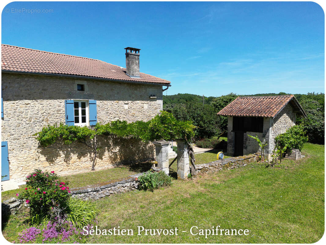 Champagnac de Belair (24), Dordogne, Maison en pierre à vendre, 211 m², 6 Pièces, Terrain 4 332 m², 5 chambres, Gîte, Atelier - photo 18