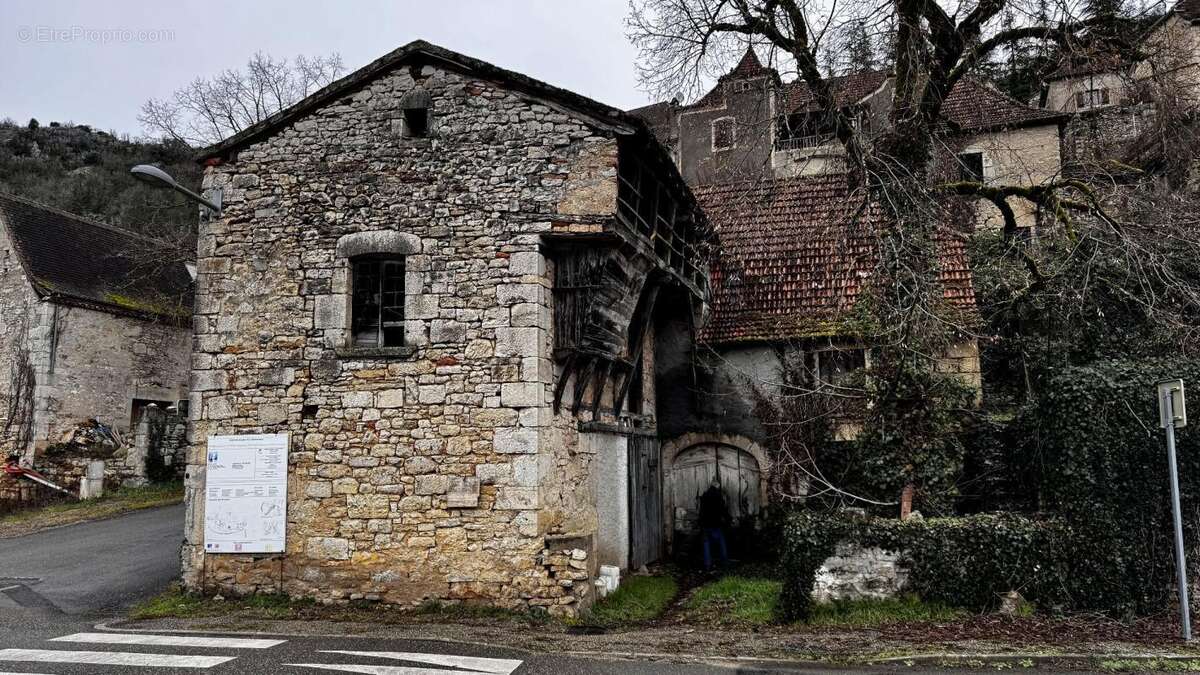 Maison à SAINT-SULPICE