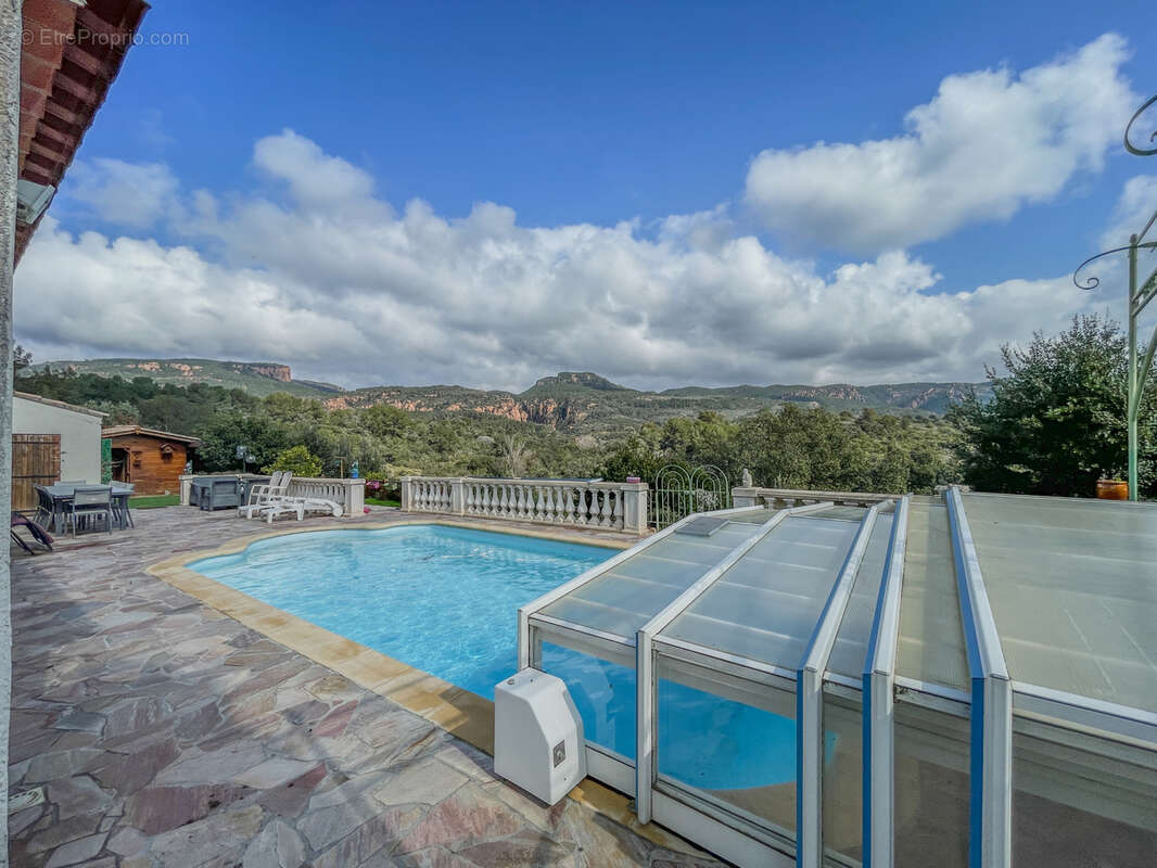 Autre à ROQUEBRUNE-SUR-ARGENS