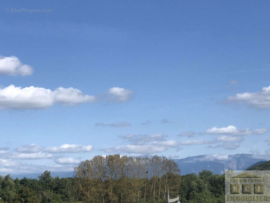 Appartement à SAINT-ETIENNE-DE-SAINT-GEOIRS