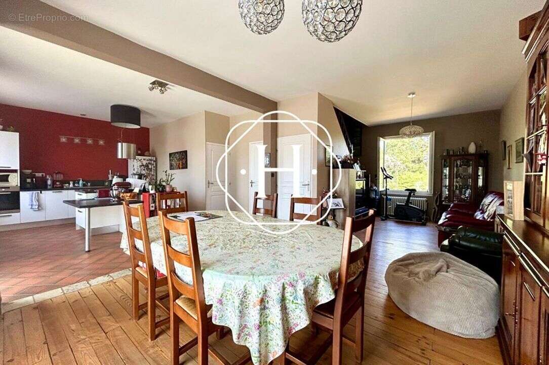Maison 168 m² à Peronnas  - photo 534