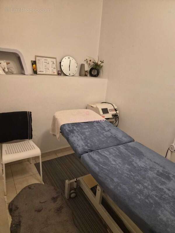 Commerce à PARIS-9E