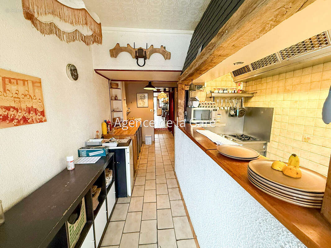 Commerce à HOUILLES