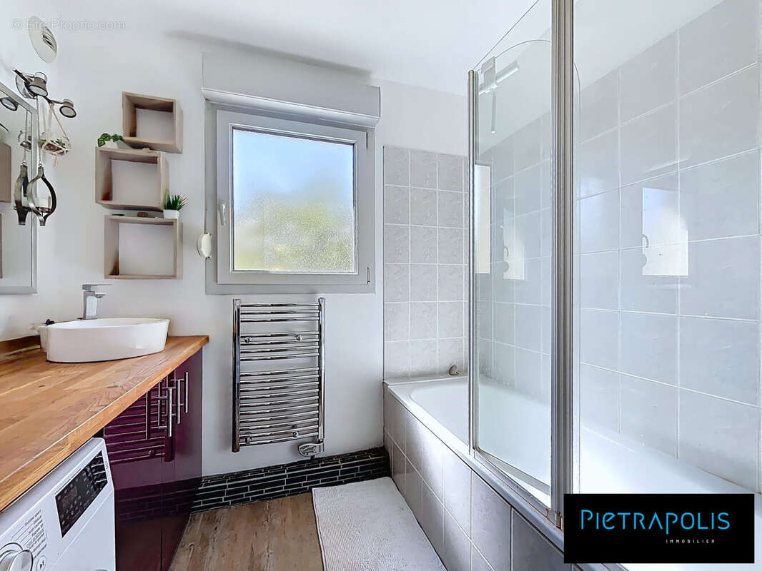 Appartement 66 m² à Anse  - photo 6