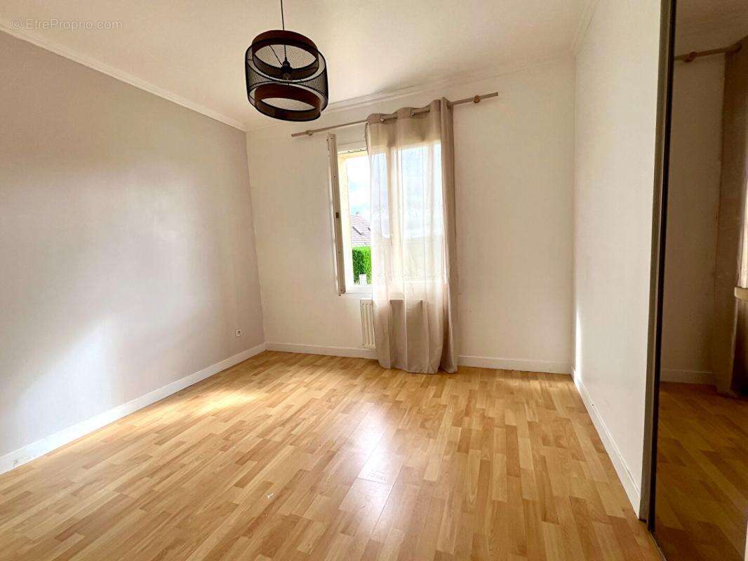 Maison à SAINT-HILAIRE-LA-GRAVELLE