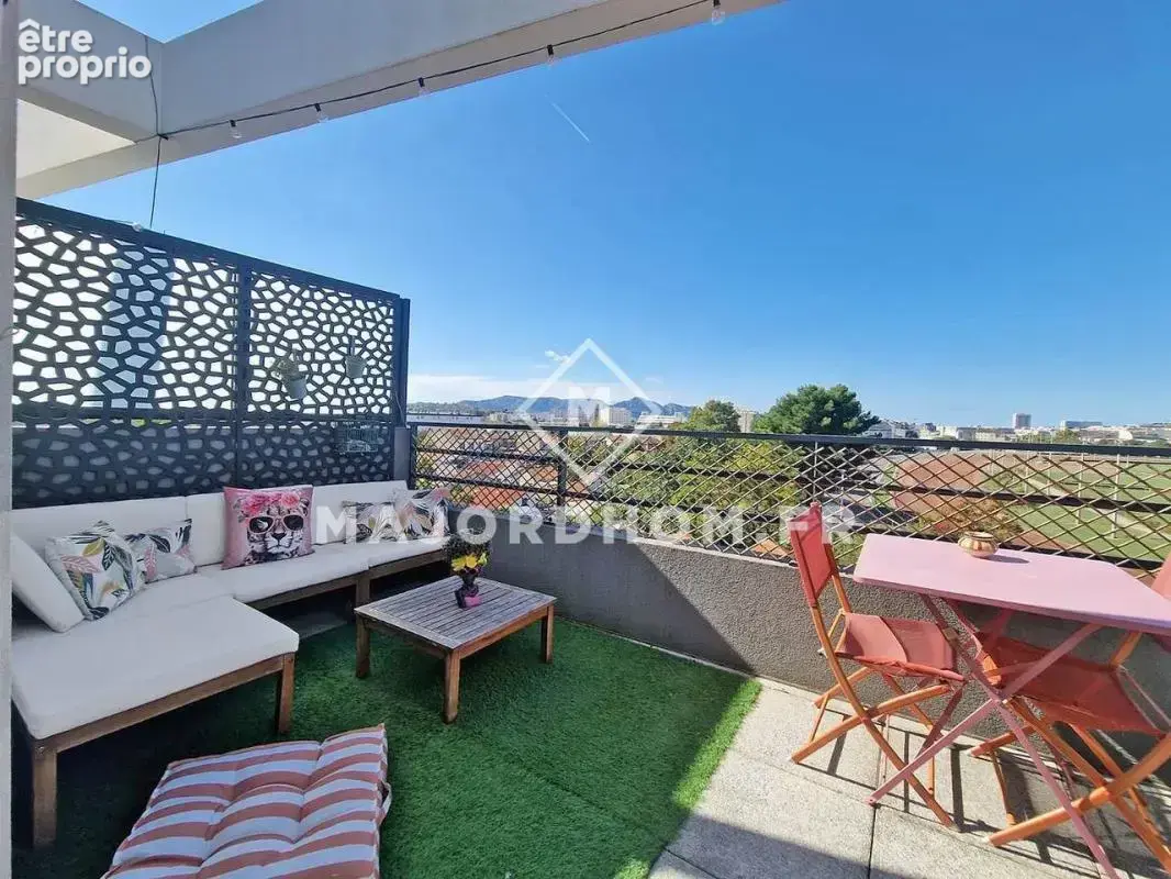 Vente Type 4 dernier étage terrasse de 35 m2 calme vue dégagée 13010 - photo 2