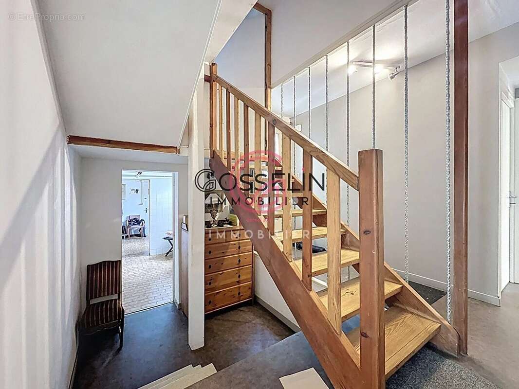 Maison Familiale de 255m2 sur 5000m2 de Terrain - photo 5