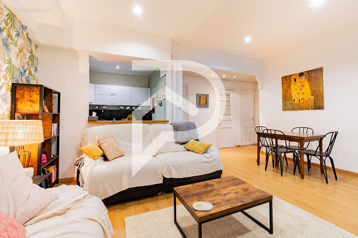 Appartement à MARSEILLE-4E