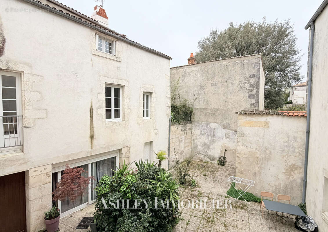 À vendre : immeuble de caractère situé à seulement 200 m du marché central de La Rochelle, comprenant 7 appart - photo 15