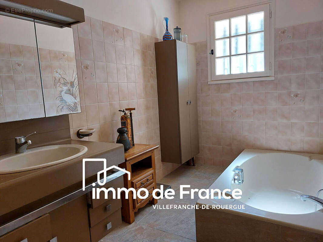 Maison T5 sur deux niveaux 153m² hab., garage et terrain de 2391m² - photo 7