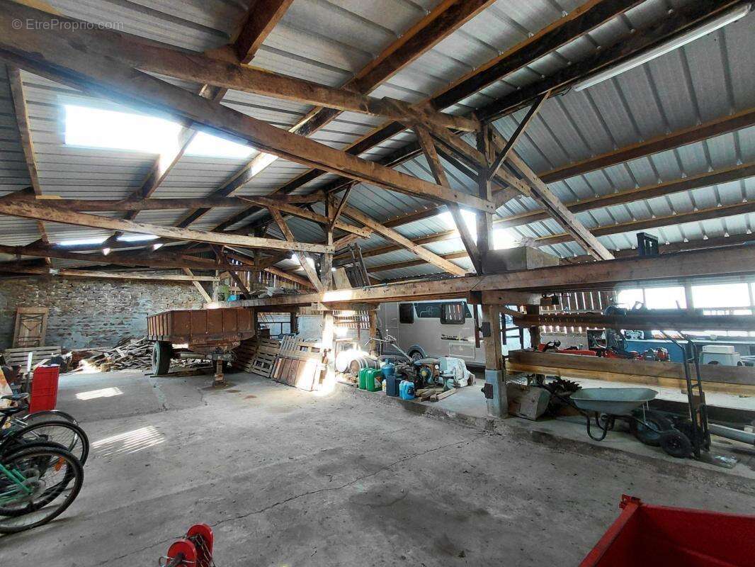 Maison en pierre rénovée, dépendances, hangar de 260m² - photo 12